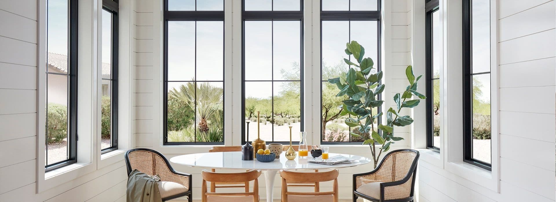 imgi_409_breakfast_nook_6_fiberglass_windows_1920x700_p6sm2euy8nawh3533r6u3f-1920x700.jpg